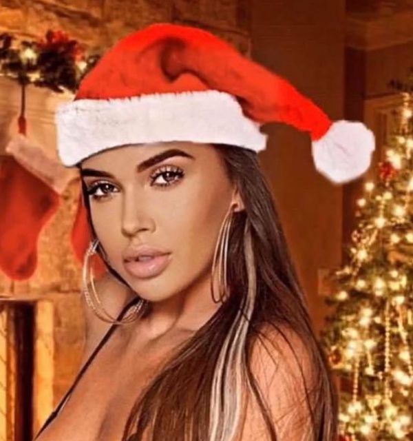 Andra Volos, de la „Puterea Dragostei”, crăciunița sexy a lui Moș Crăciun!