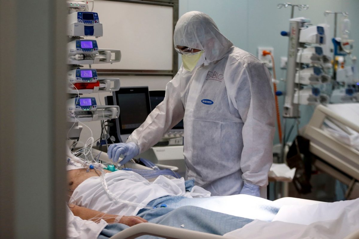 Bărbații cu COVID-19, risc de trei ori mai mare de a ajunge la terapie intensivă