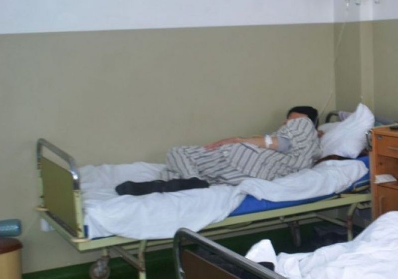 Semnal de alarmă! Un bătrân din Iași este lăsat în spital de familia care nu vrea să-l mai primească acasă