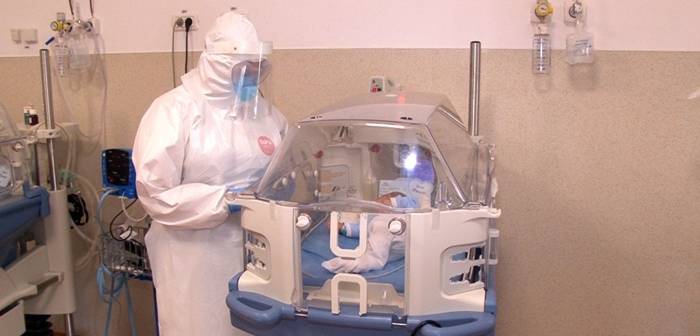 O tânăra însărcinată în 7 luni a murit  infectată cu COVID. Doctorii au reușit să-i salveze copilul