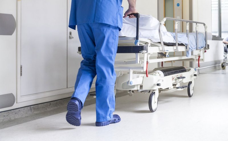Brancardierul acuzat că a ucis o pacientă, după ce ar fi detubat-o din greșeală, a fost reținut