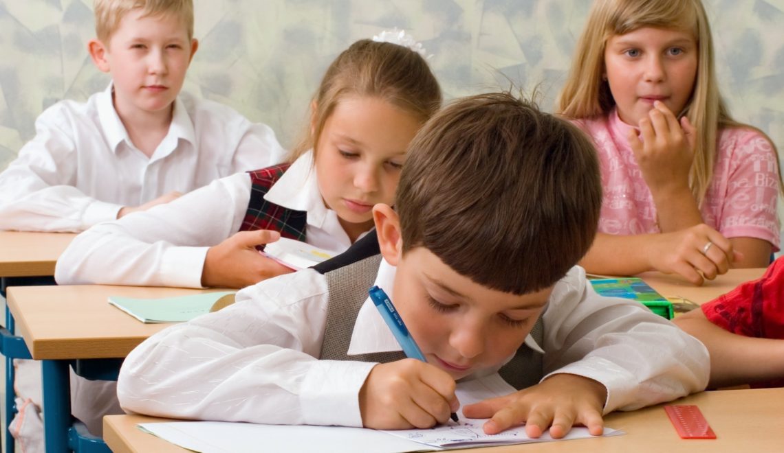 Elev umilit de profesoară. Cadrul didactic ”i-a închis” gura cu bandă adezivă