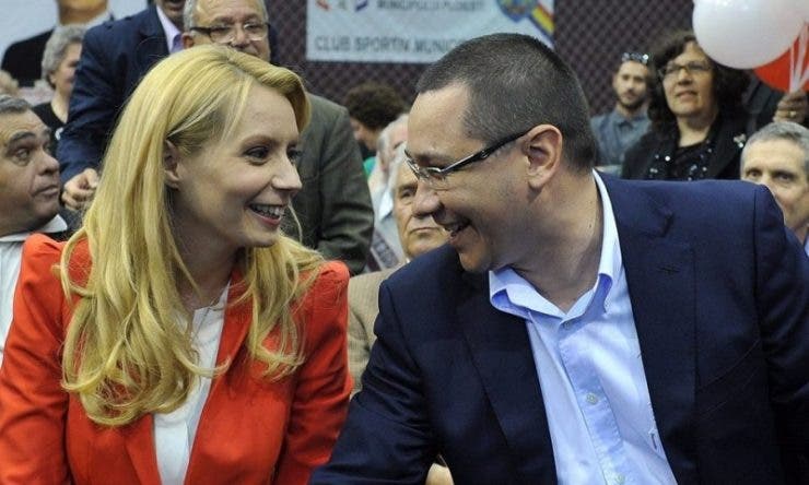 Daciana și Victor Ponta au o fetiţă înfiată! „Viața ne-a dăruit un suflet nou”