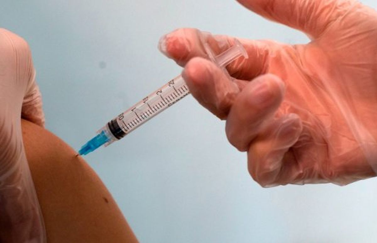 Profesor universitar mort după ce i-a fost administrată prima doză de vaccin împotriva COVID-19