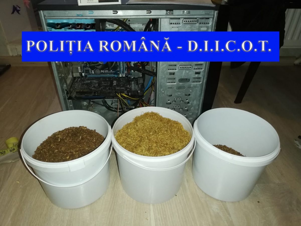 Două persoane audiate şi reţinute pentru 24 de ore de procurorii DIICOT Iaşi, după ce ar fi comercializat droguri – FOTO