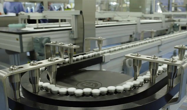Vaccin pentru varianta Omicron. Pfizer lucrează deja la un ser pentru a proteja populația de tulpina africană