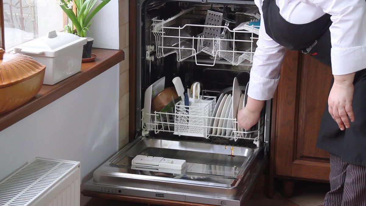 7 greșeli pe care nu trebuie să le mai faceți cu mașina de spălat vase