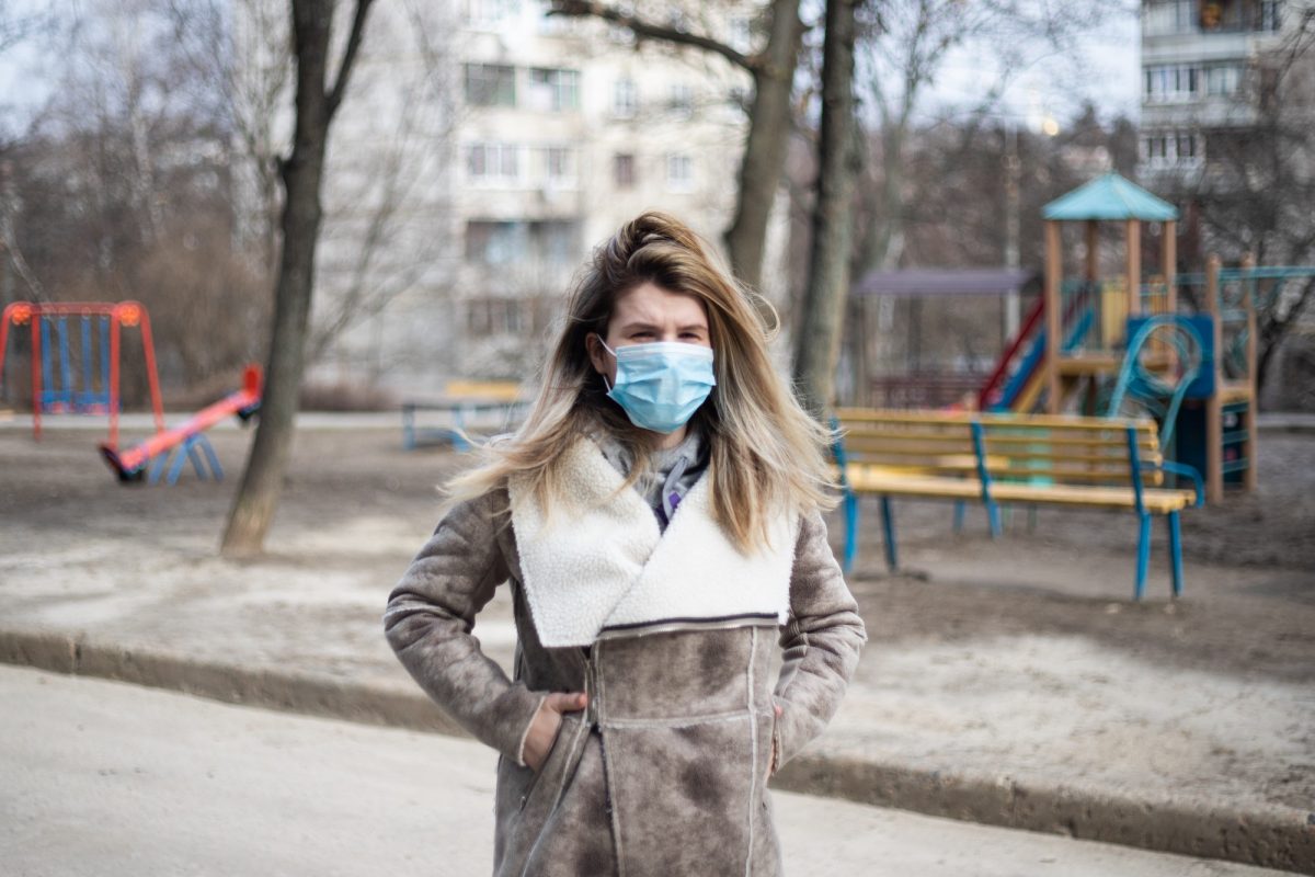 Covid-19: măștile blochează 99,9% din picăturile mari