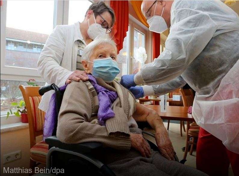 Prima persoana vaccinata in Germania este o femeie de 101 ani care locuieste intr-un azil
