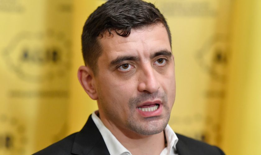 George Simion cere demisia ministrului Sănătății: „Vlad Voiculescu se ține de acest scaun de parcă în asta ar sta viitorul lui politic!“