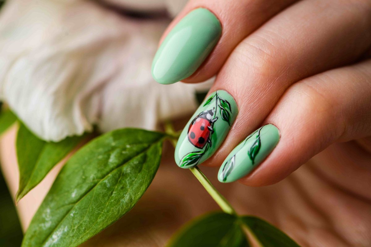 Tatuaje pe bază de apă de la rosalind.ro