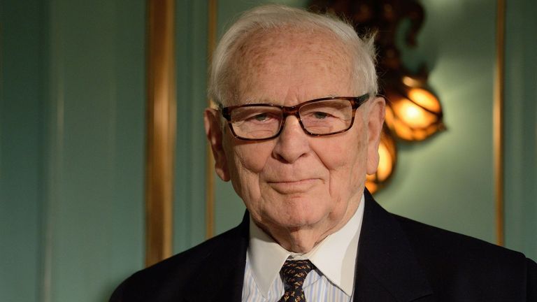 Pierre Cardin a murit! Faimosul creator de modă avea 98 de ani