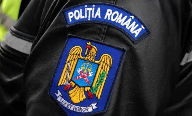 Tânără de 18 ani, cu dizabilităţi, batjocorită şi filmată de cinci băieţi şi o fată, în Balş