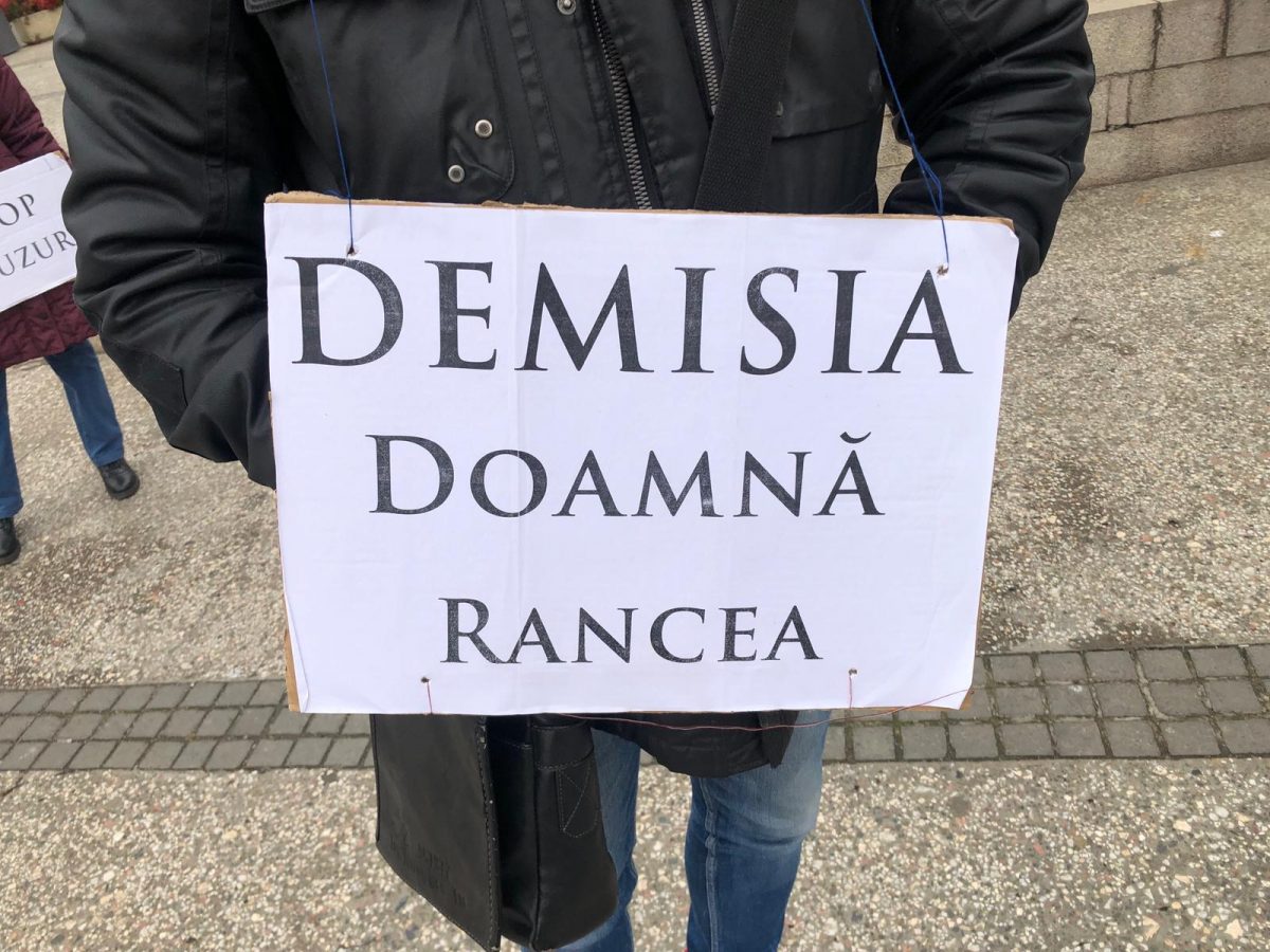 Protestele nu se opresc! A 35-a zi de manifestări ale angajaților ONRI. Managerul Beatrice Rancea nu-și dă demisia – VIDEO