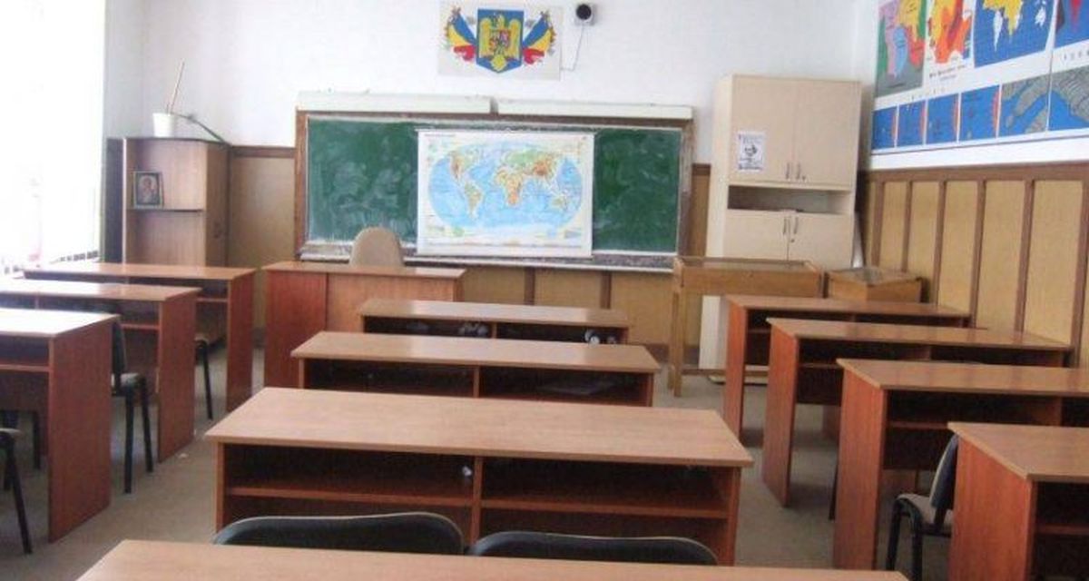 Elevii unei clase refuză să mai meargă la școală după ce învățătoarea lor a murit din cauza COVID-19
