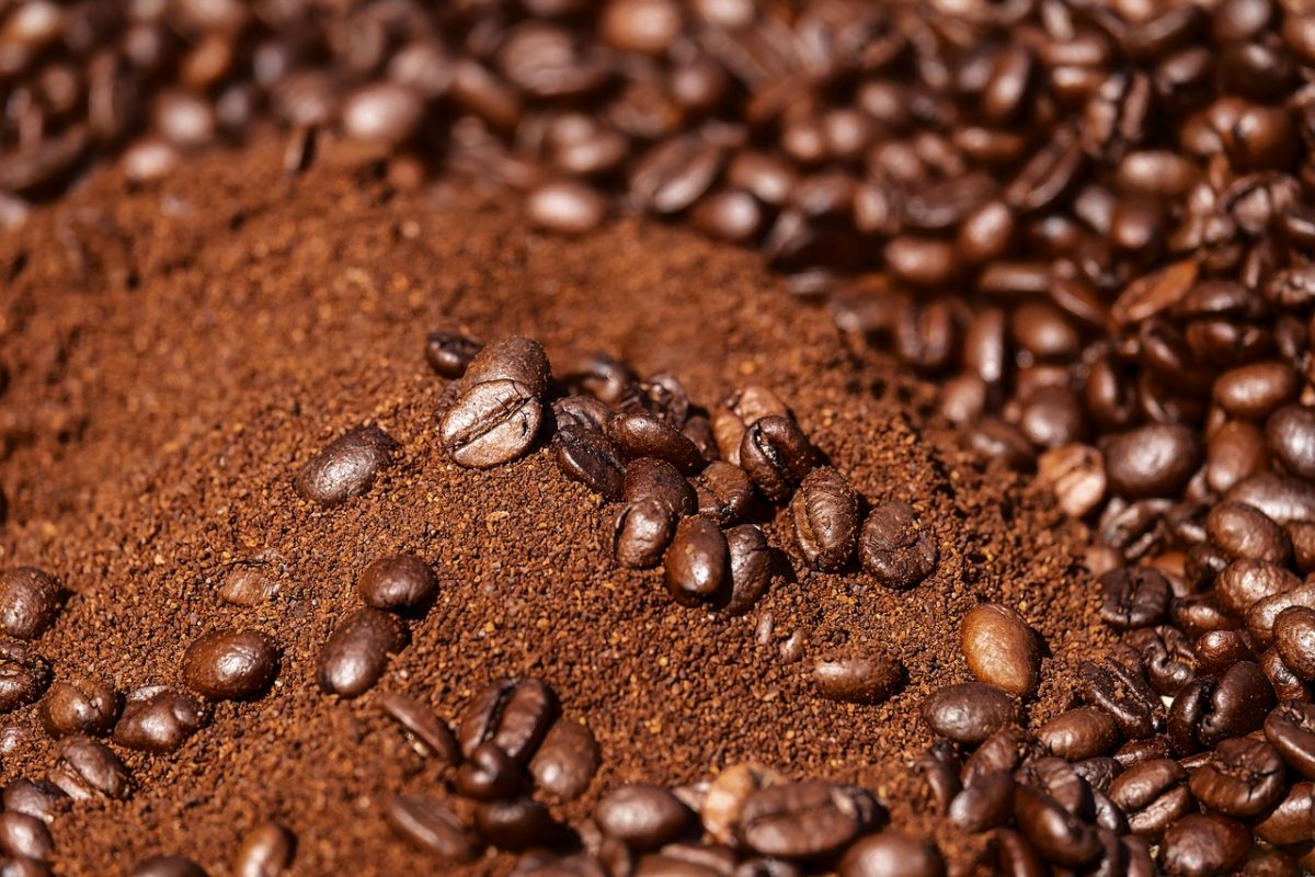 Tratamente exfoliant din scrub de cafea și miere de casă