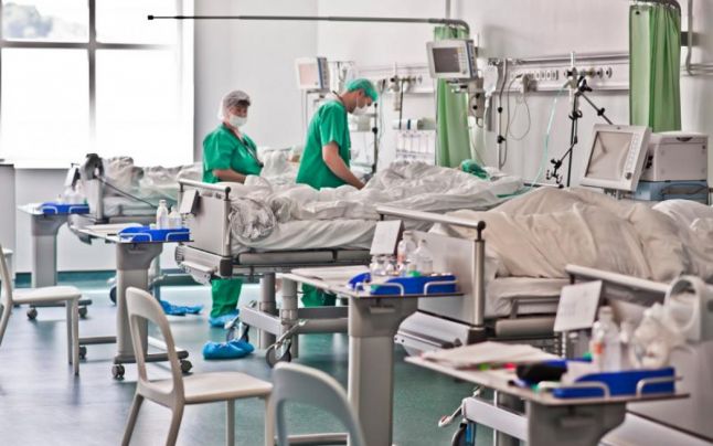 Soţul unei femei moarte de COVID-19 acuză cadrele medicale că i-au furat bijuteriile soţiei moarte