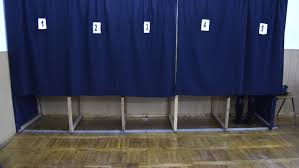 Zeci de persoane închise la I.P.J Iași au votat