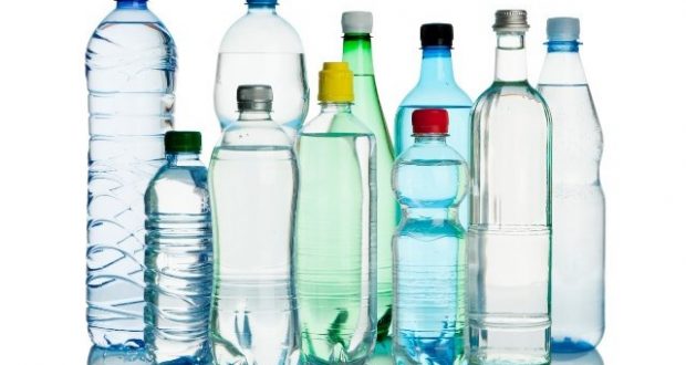Taxă nouă pentru românii: 50 bani pentru fiecare sticlă sau PET achiziţionat