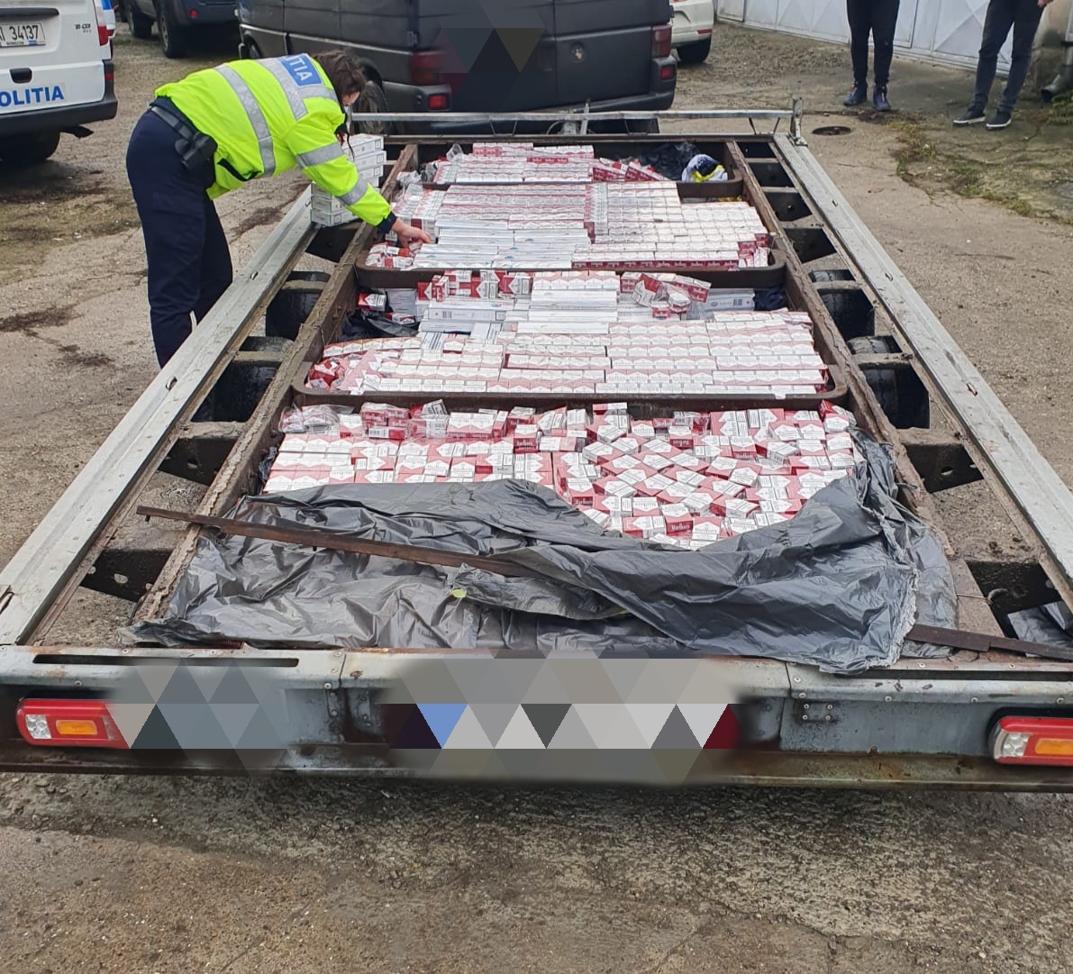 Peste 143.000 de țigarete au fost confiscate de polițiști la Pașcani