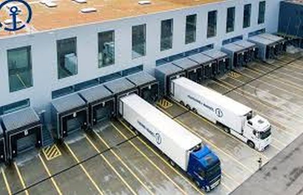 Vaccinurile anti-COVID-19, aduse în containere în care se transporta mâncare congelată!