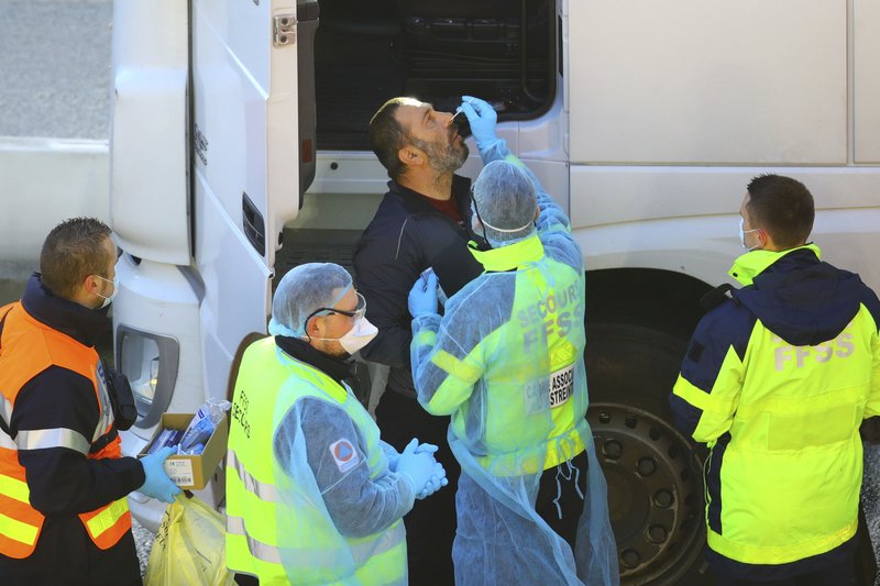 Testare pentru COVID-19 gratuită pentru românii care trec din Marea Britanie în Franţa