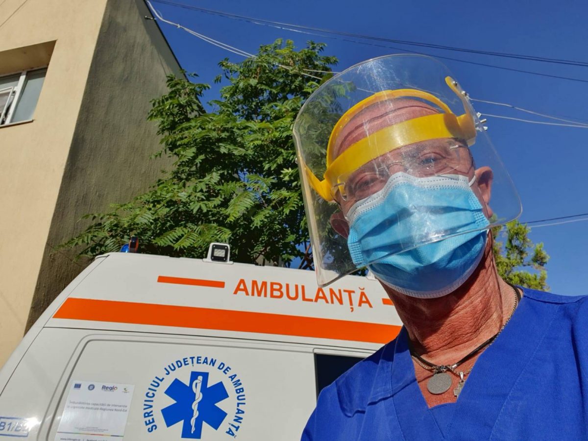 Medicul Tudor Ciuhodaru: Cum (te) salvezi atunci când apare înecarea cu un corp străin. O manevră simplă poate face diferența dintre viață și moarte.