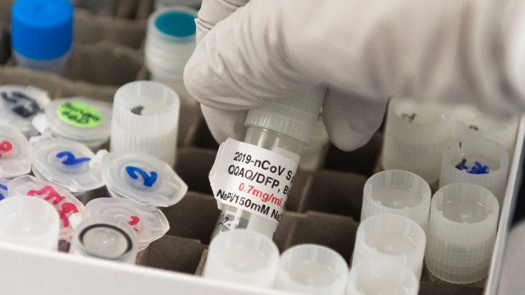 Platforma lansată de Guvern unde se pot înscrie românii care doresc să se vaccineze împotriva COVID-19, inutilă. Iată cine o poate folosi