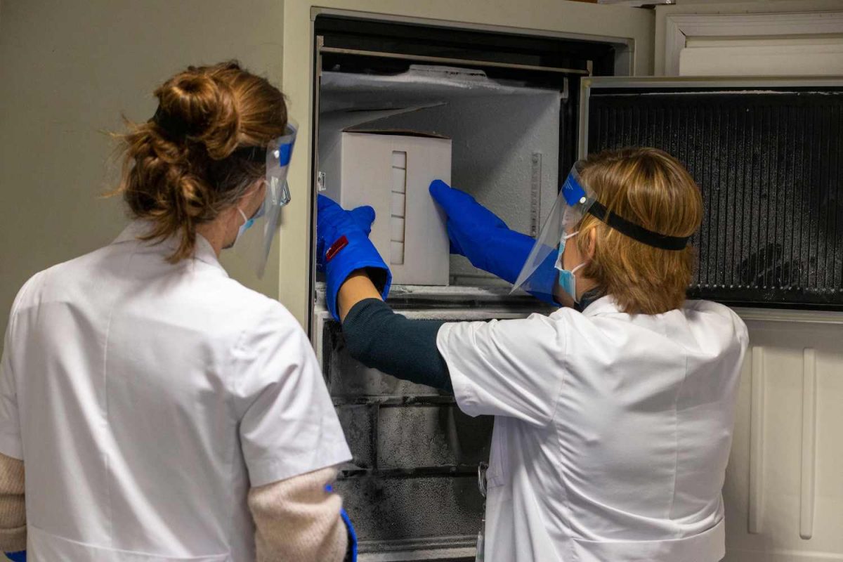 Virus mutant în Marea Britanie. Record absolut de infectări. Belgia schimbă strategia