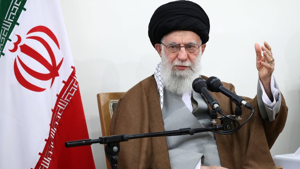 Iranul interzice vaccinurile anticoronavirus americane şi britanice