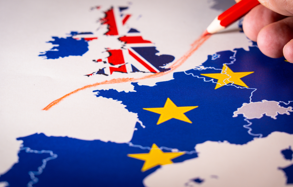 Românii vor plăti cu 55 de lire mai mult pentru viza în Marea Britanie