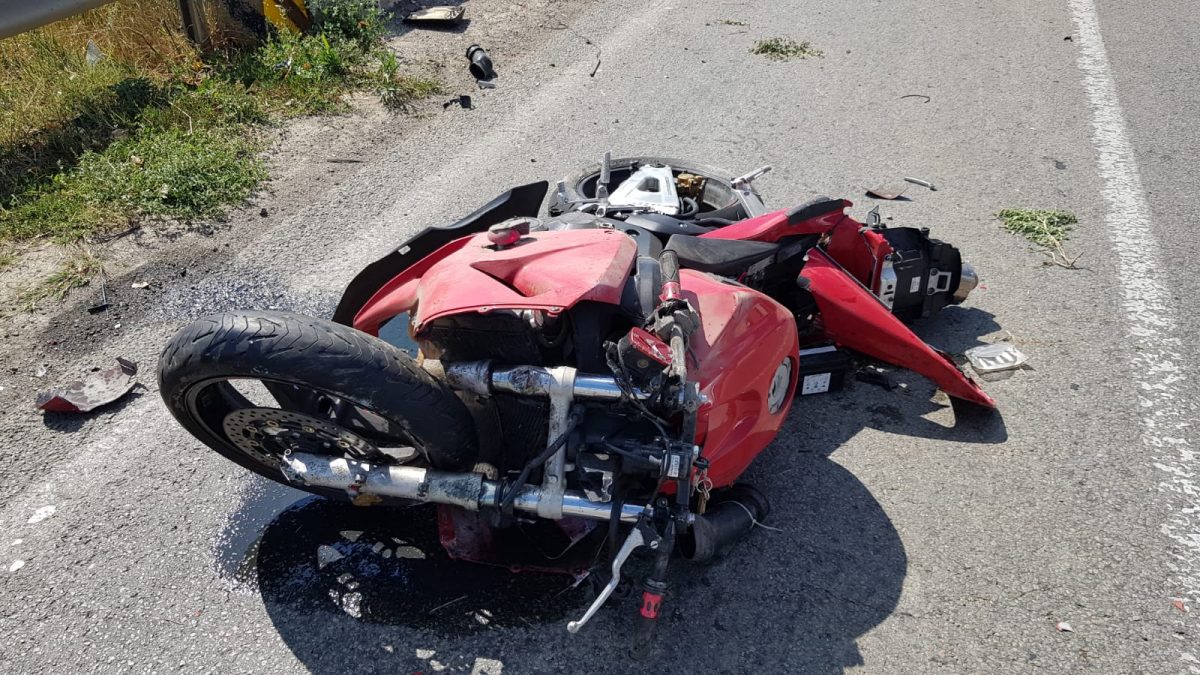 Accident rutier într-o localitate din Iași! Un adolescent a căzut de pe o motocicletă şi s-a rănit – EXCLUSIV