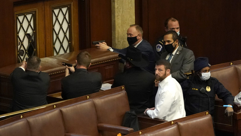 Patru oameni au murit după ocuparea Capitoliului în timpul protestelor din SUA – FOTO, VIDEO