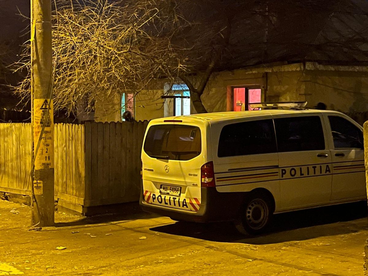 Descinderi în forță a mascaților în această dimineață la Iași! Au intrat în mai multe locații Exclusiv