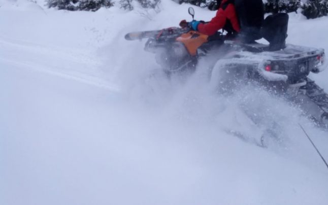 Un bărbat a murit în timp ce era cu snow mobilul pe munte: „Este o zi tristă pentru că un om al muntelui a murit în brațele noastre”
