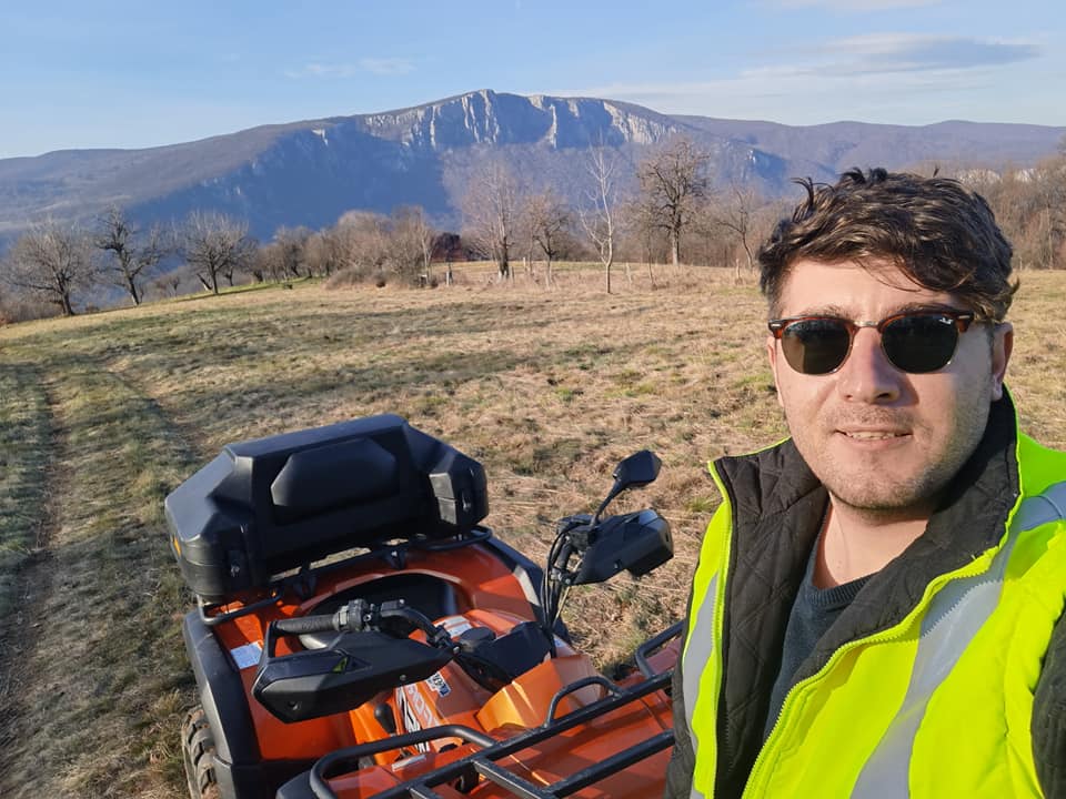 Un român cere eliminarea rovinietei și restituirea banilor, pe motiv că drumurile nu sunt reparate