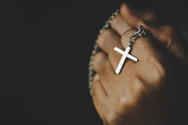 Un preot din Episcopia Română a Italiei a fost suspendat. Acesta este acuzat de două femei de propuneri vulgare