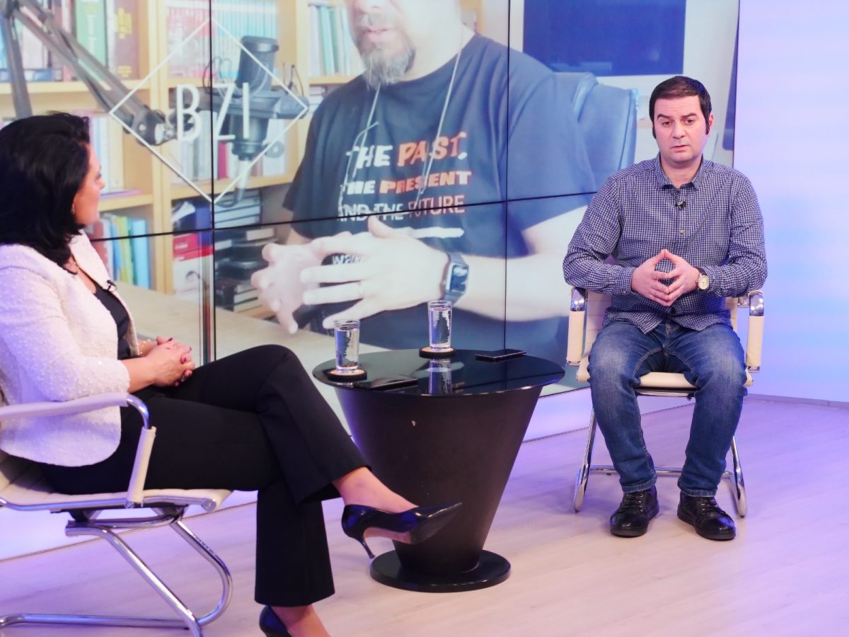 Un renumit oficial al IȘJ Iași a discutat despre noile Planuri Cadru, realitățile educaționale, punctele forte și slabe ale învățământului online, dar și despre discrepanțele dintre educația în mediul urban și cel rural, în Studioul BZI LIVE – FOTO/ VIDEO