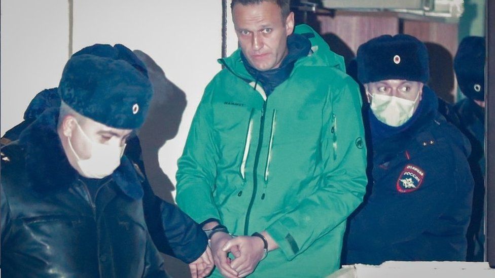 Criticul lui Vladimir Putin, Alexei Navalny, va rămâne în arest! Cere proteste în stradă