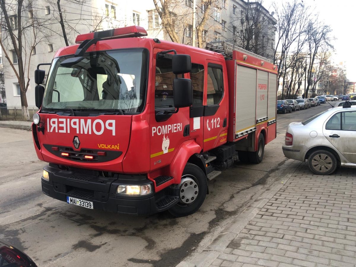 Intervenție de urgență a ISU Iași. Un autoturism arde ca o torță – Exclusiv