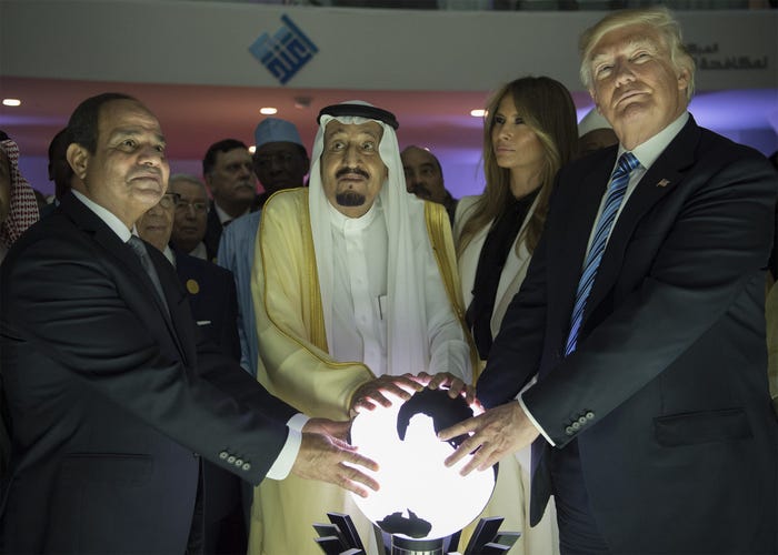 GALERIE FOTO cu cele mai controversate fotografii cu Donald Trump în mandatul de președinte al SUA
