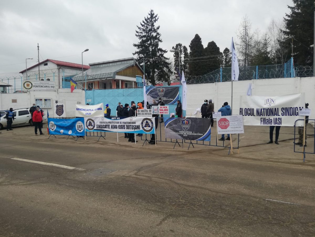 Protest la Penitenciarul Iași. Angajaţii sunt nemulțumiți de deciziile luate de Guvernul României – LIVE VIDEO