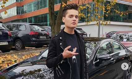 Vloggerul Selly prins de poliţişti cu 189 km/h! A rămas fără carnet, a mers în instanță, a pierdut