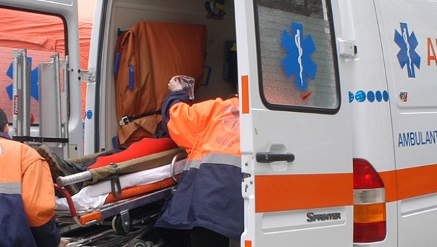 Femeie acroșată de un autoturism în Răducăneni. Șoferul a fugit de la fața locului