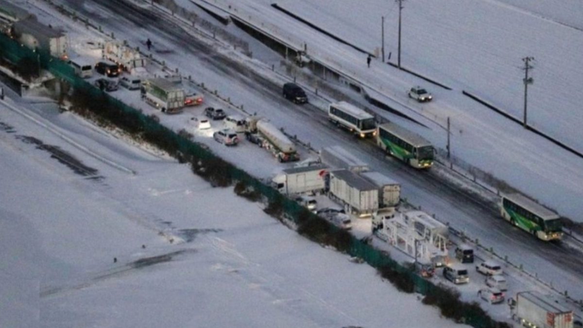 Carambol masiv în Japonia: 130 de maşini au fost implicate într-un accident rutier – VIDEO