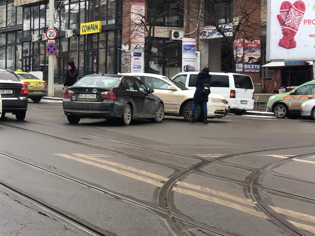 Accident rutier în Iaşi. Tamponare uşoară pe strada Arcu – Exclusiv