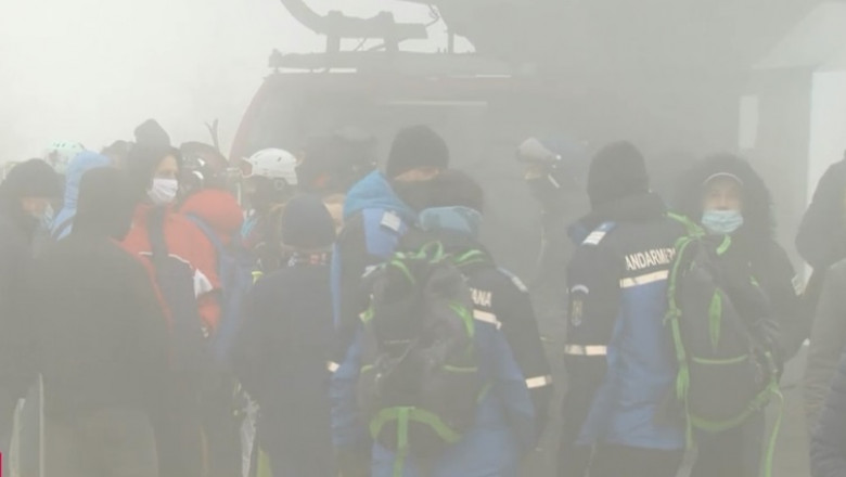 Aglomerație de nedescris la telegondola din Sinaia. Turiștii le-au dat bătăi de cap salvamontiștilor – VIDEO