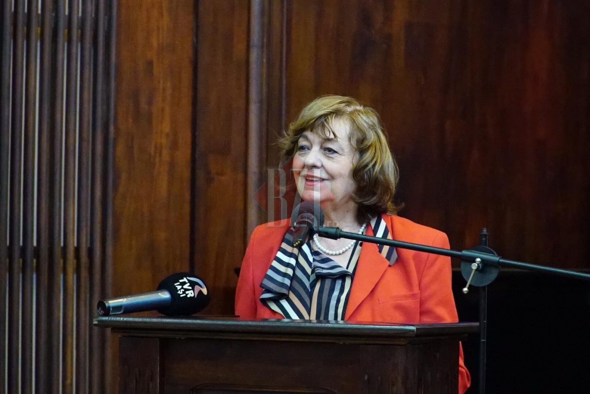 Ana Blandiana în dialog cu elevii Colegiului Național Iași  – despre amintiri și istoria recentă a României