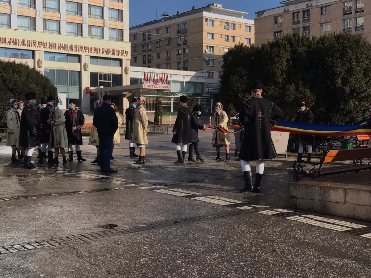 Spectacol total în Piaţa Unirii din Iaşi. Un grup de artişti marchează într-o manieră aparte ziua de 24 ianuarie – FOTO