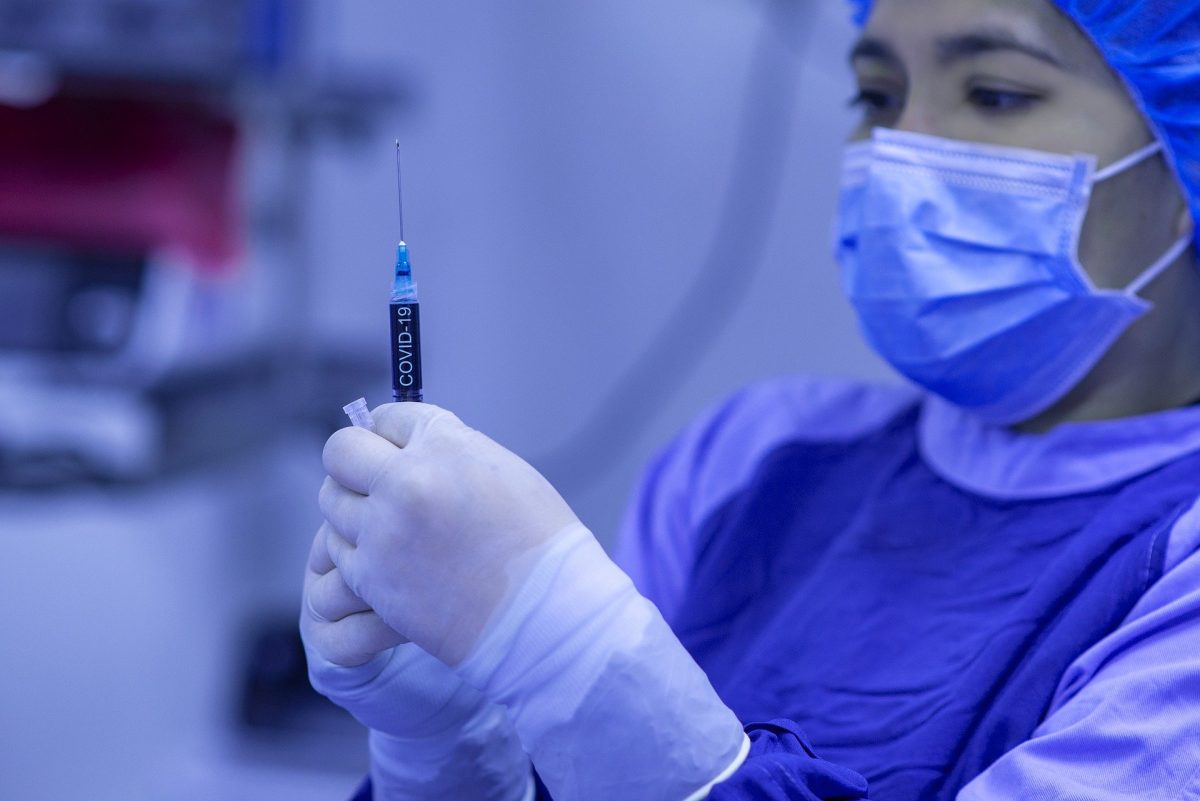 Covid-19: Vaccinarea previne transmiterea virusului?
